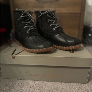 Crown Vintage Black and Tan Lace-Up Boots
